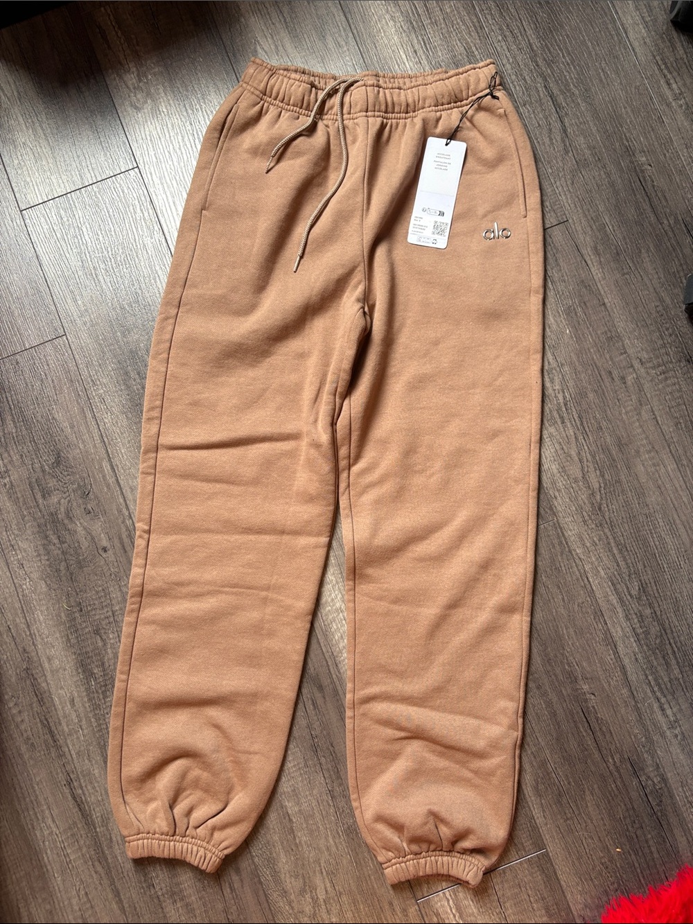 ALO Yoga unisex Accolade Sweatpants Toasted Almond NWT